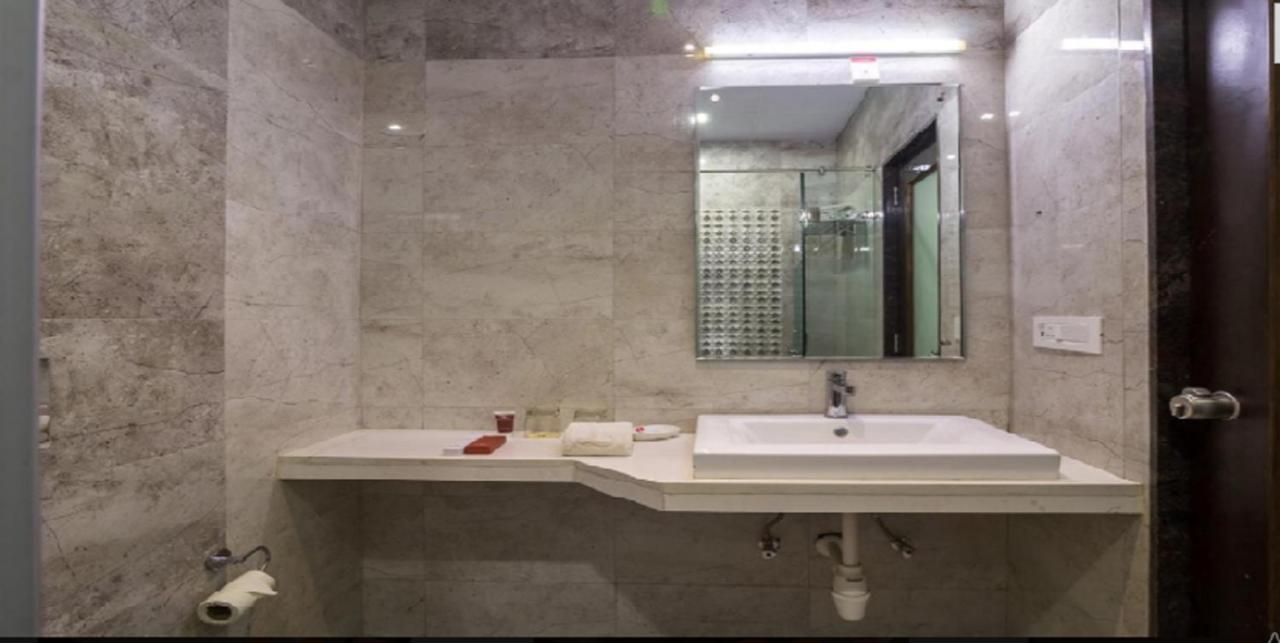 Lords Inn Somnath Bagian luar foto