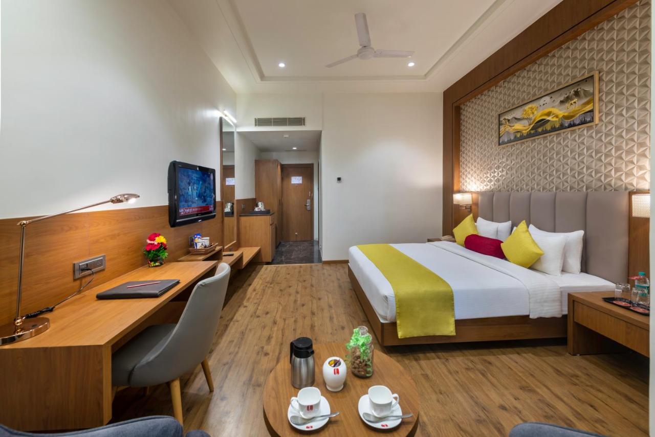 Lords Inn Somnath Bagian luar foto
