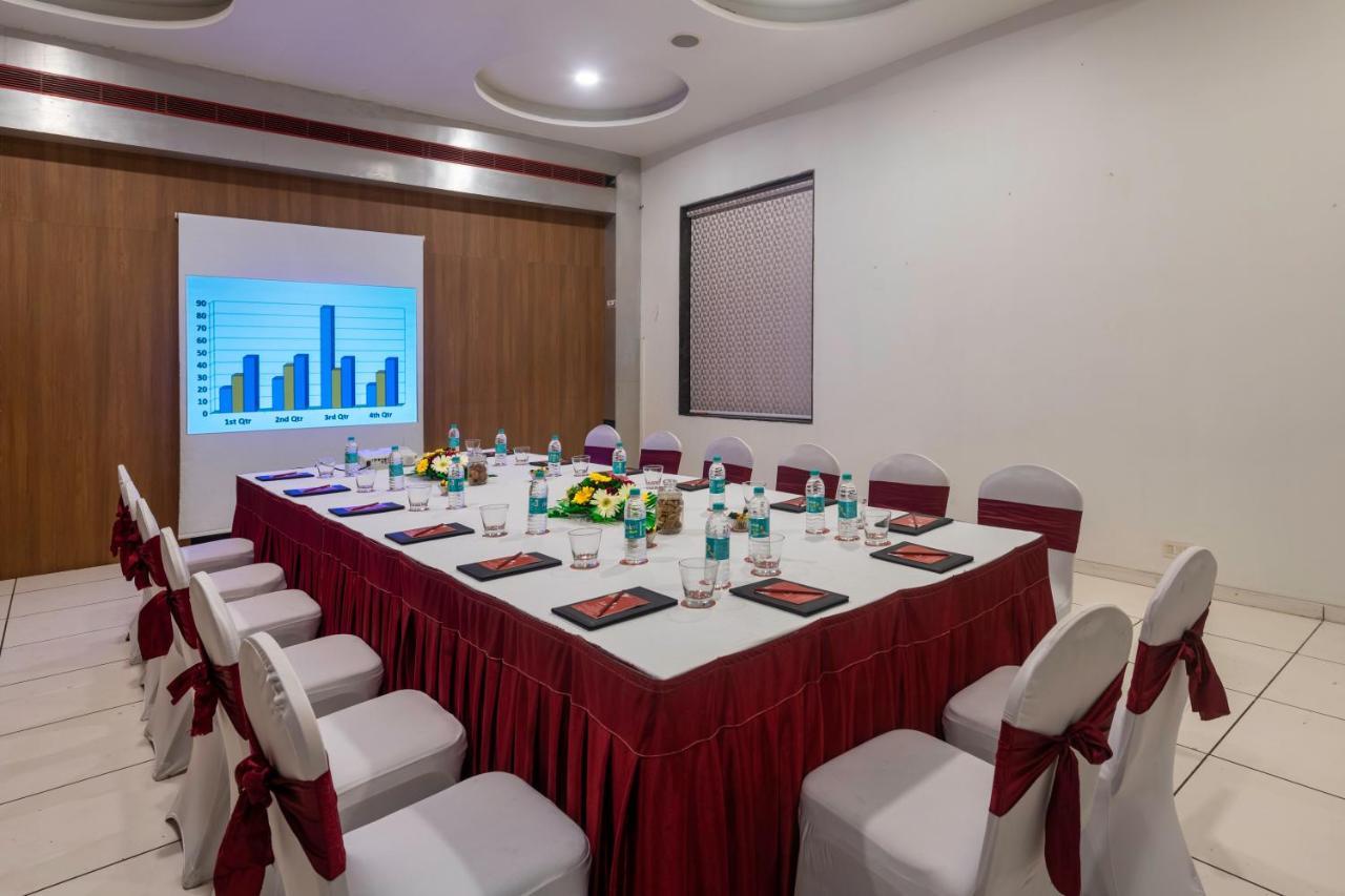 Lords Inn Somnath Bagian luar foto