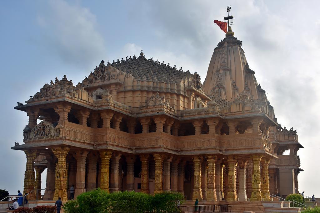 Lords Inn Somnath Bagian luar foto