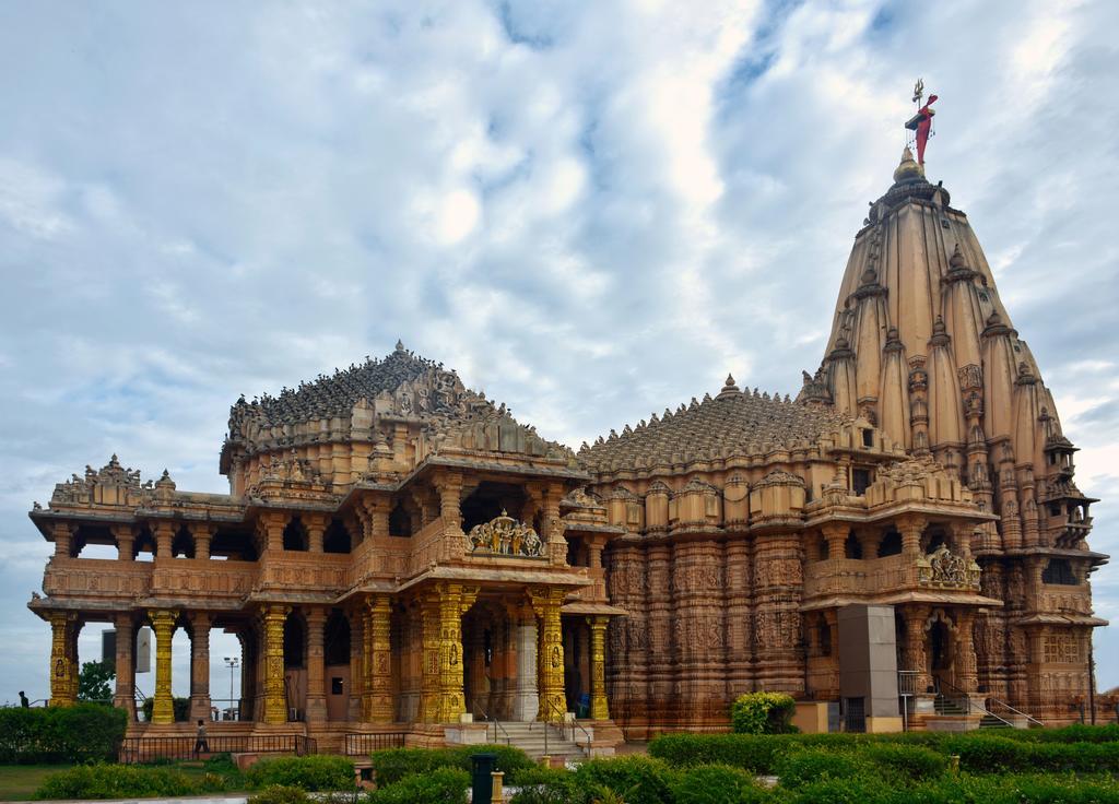 Lords Inn Somnath Bagian luar foto