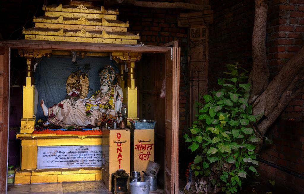 Lords Inn Somnath Bagian luar foto