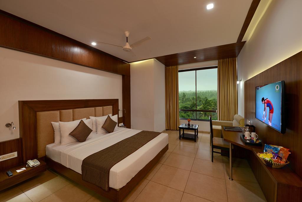 Lords Inn Somnath Bagian luar foto